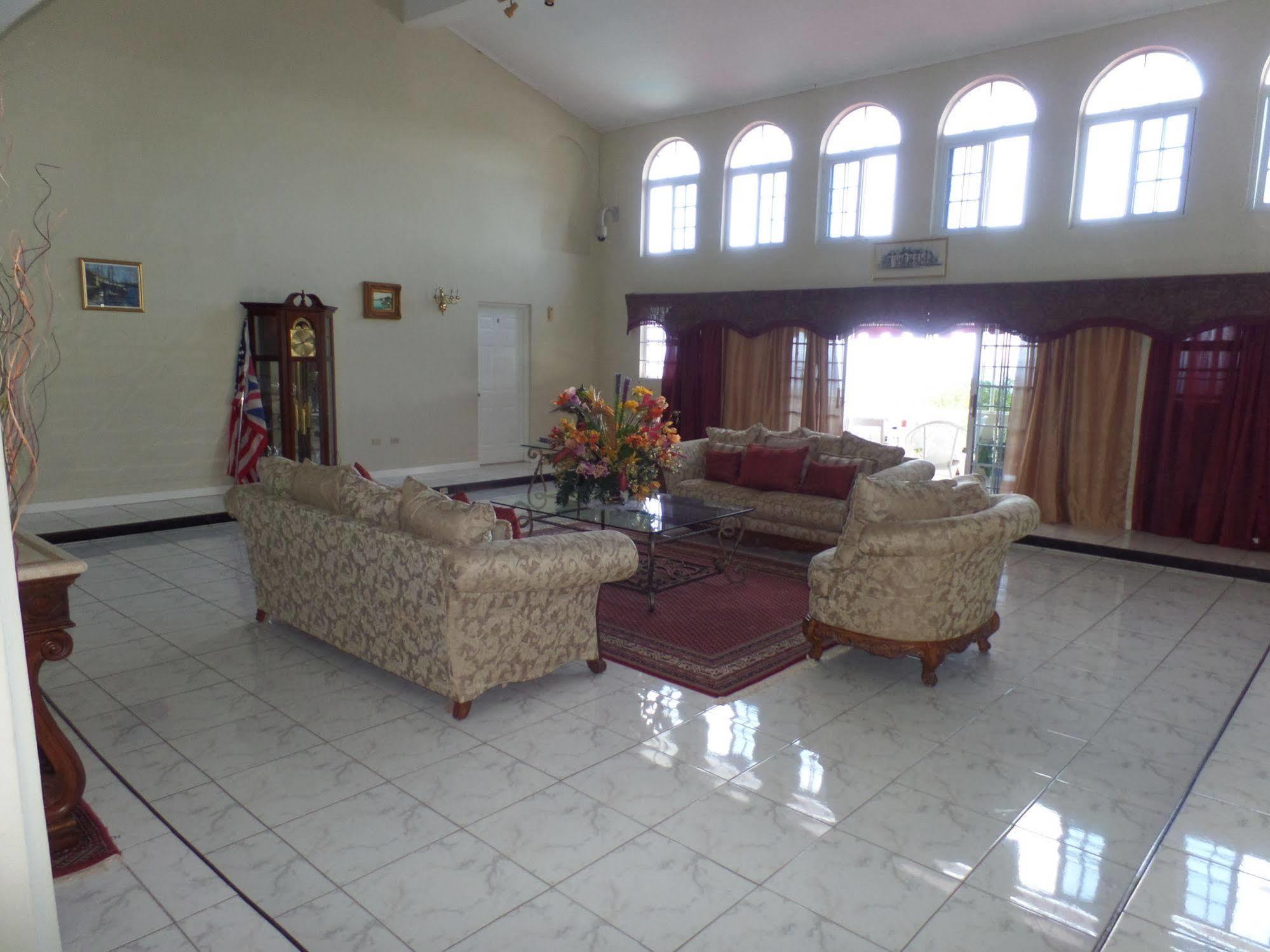 The Royal Kensington Villa มอนเทโกเบย์ ภายนอก รูปภาพ